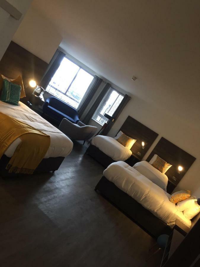 Hotel Base