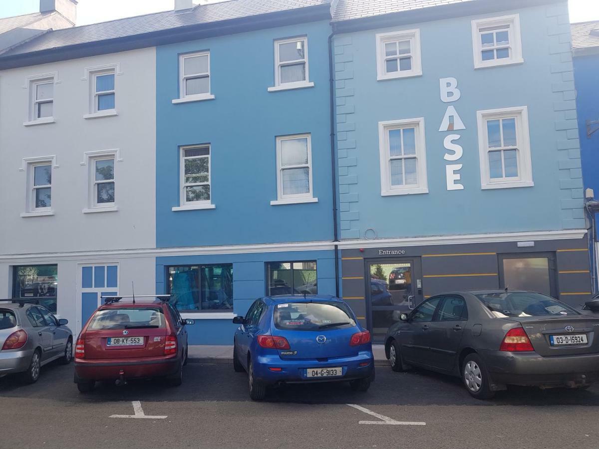 Hotel Base 2*